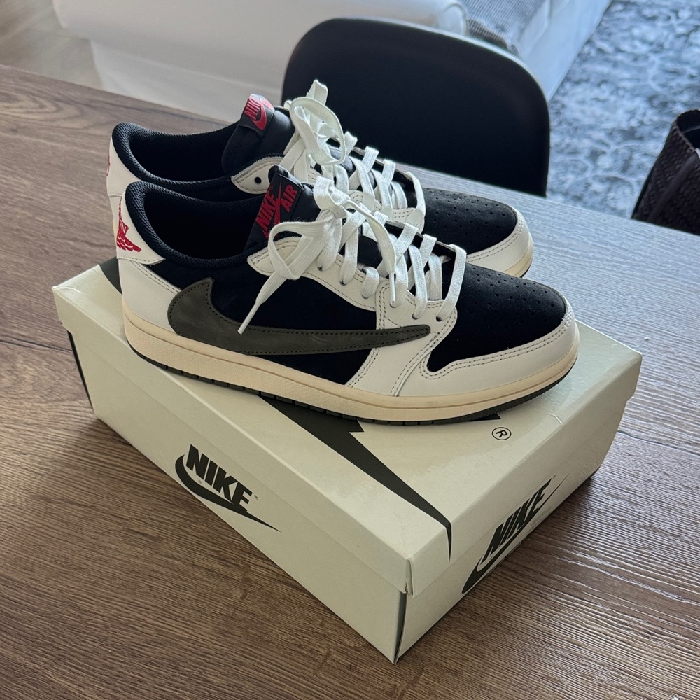 Jordan 1 Retro Low OG SP Travis Scott Olive (Women’s) in Size 8.5